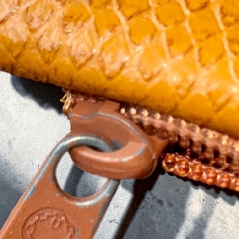 MUNDI small vintage Tan leather clean Crossbody Bag with Flap Closure - Picture 13 of 13